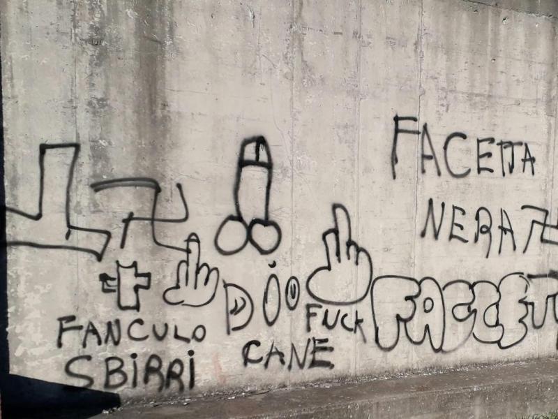 Aulla: scritte e vandalismi lungo il muro. Ennesimo intervento immediato del&nbsp;Comune.