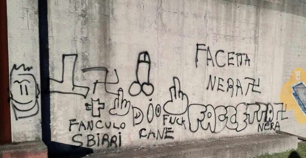 Aulla: scritte e vandalismi lungo il muro. Ennesimo intervento immediato del&nbsp;Comune.